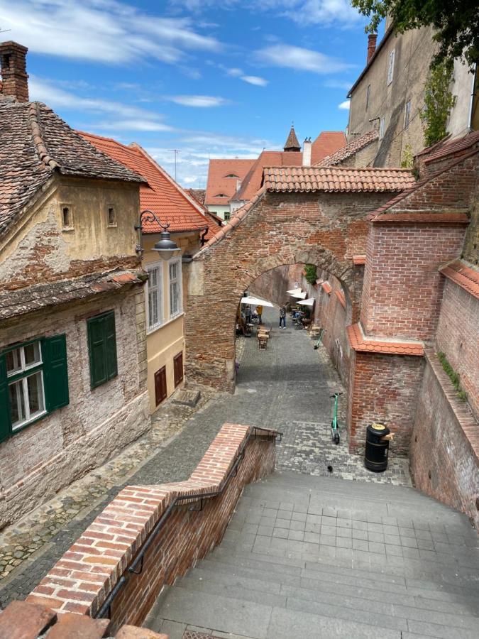 Charming Apartament Sibiu Eksteriør billede